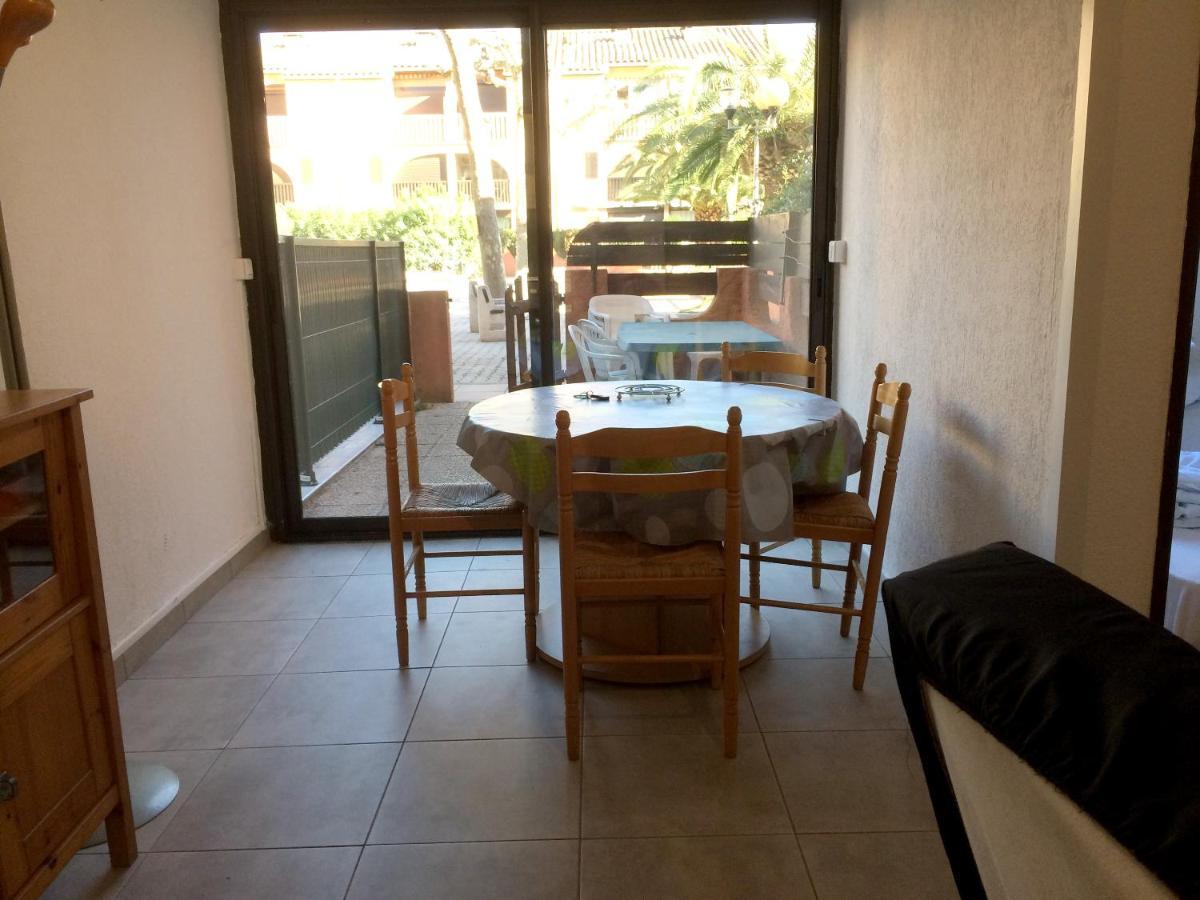 Appartement Charmant: Canet-en-Roussillon Retreat with Shared Pool Exterior photo