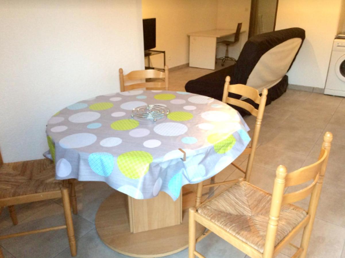 Appartement Charmant: Canet-en-Roussillon Retreat with Shared Pool Exterior photo