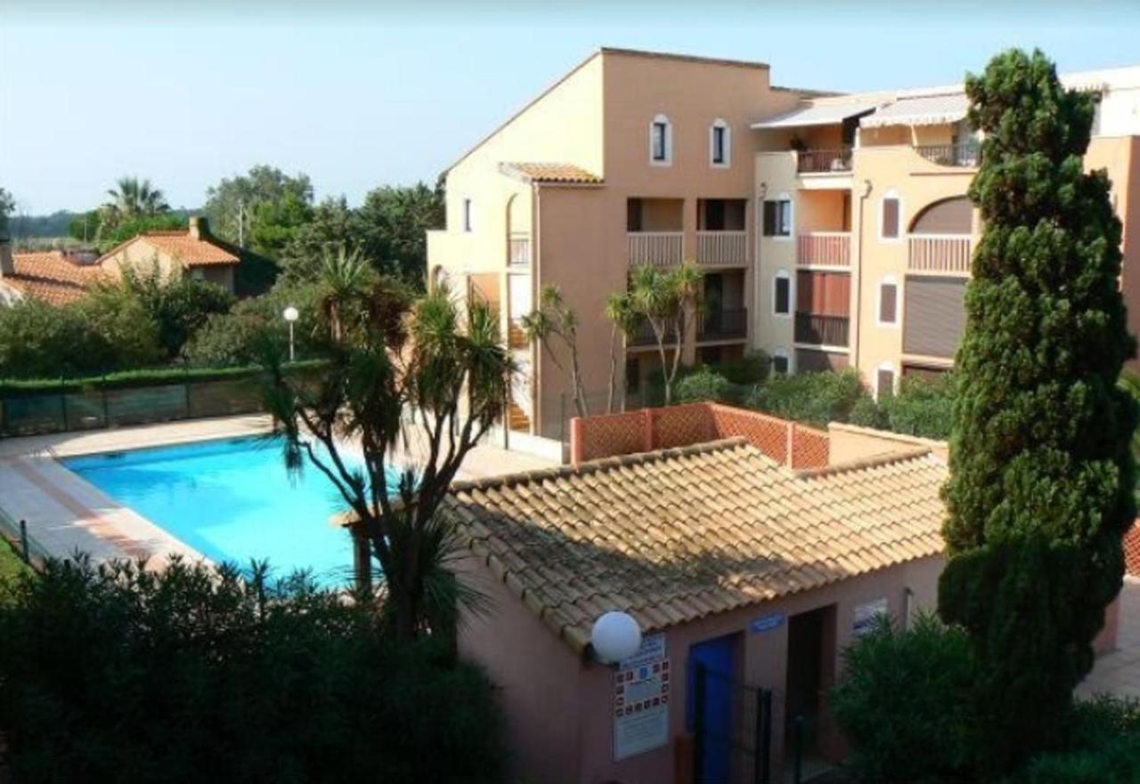Appartement Charmant: Canet-en-Roussillon Retreat with Shared Pool Exterior photo