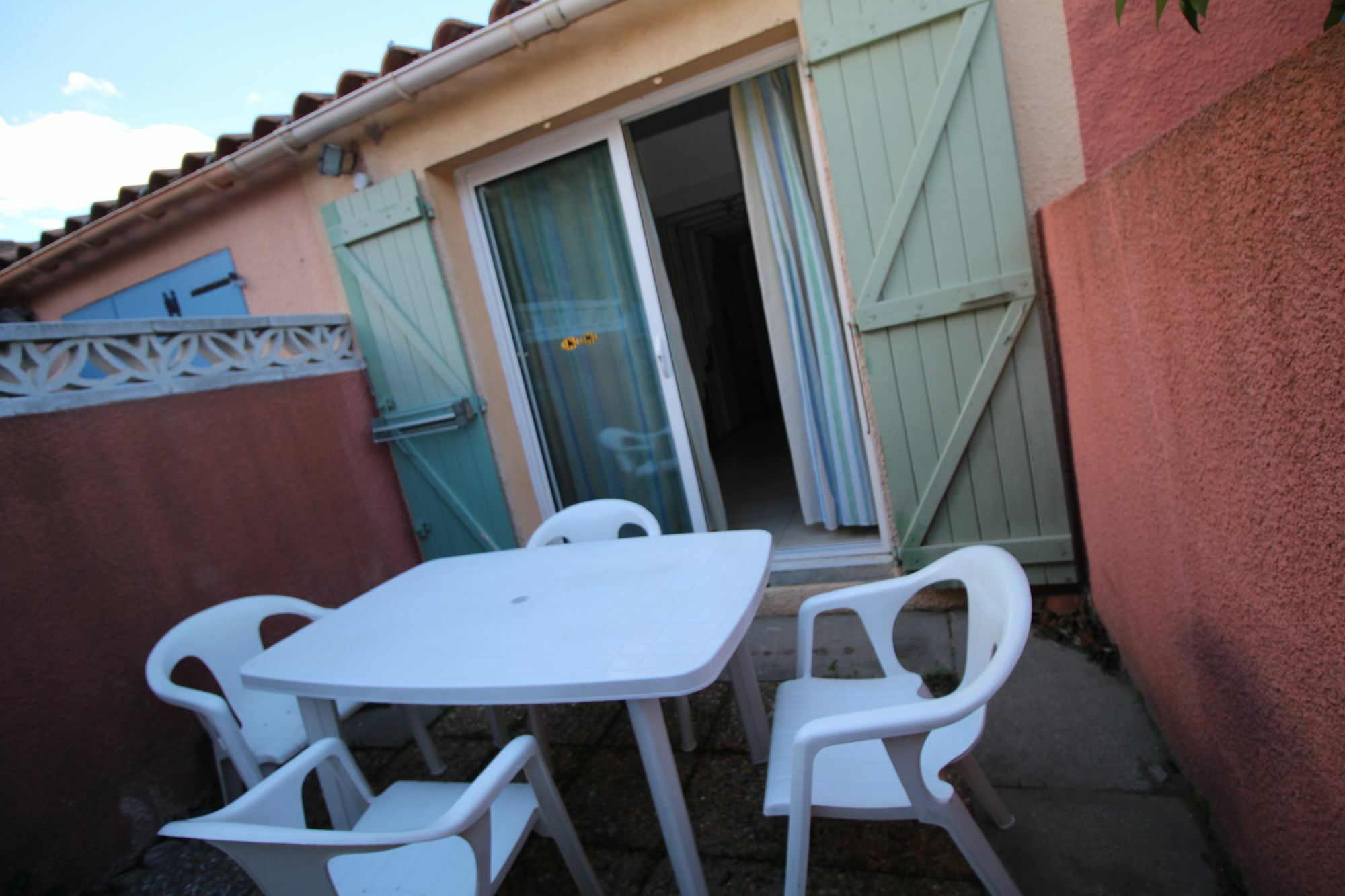 Appartement Charmant: Canet-en-Roussillon Retreat with Shared Pool Exterior photo